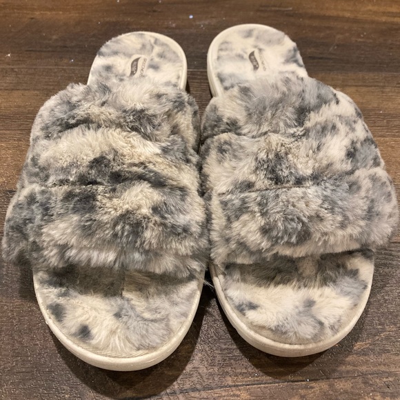 Skechers Arch Fit Fuzzy Slides - Picture 1 of 3